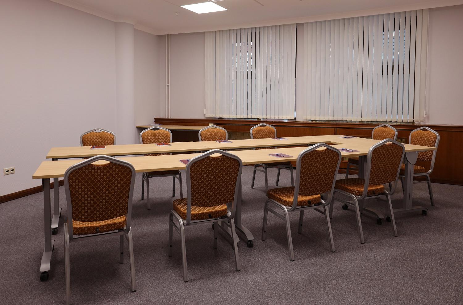 На фото переговорные комнаты
